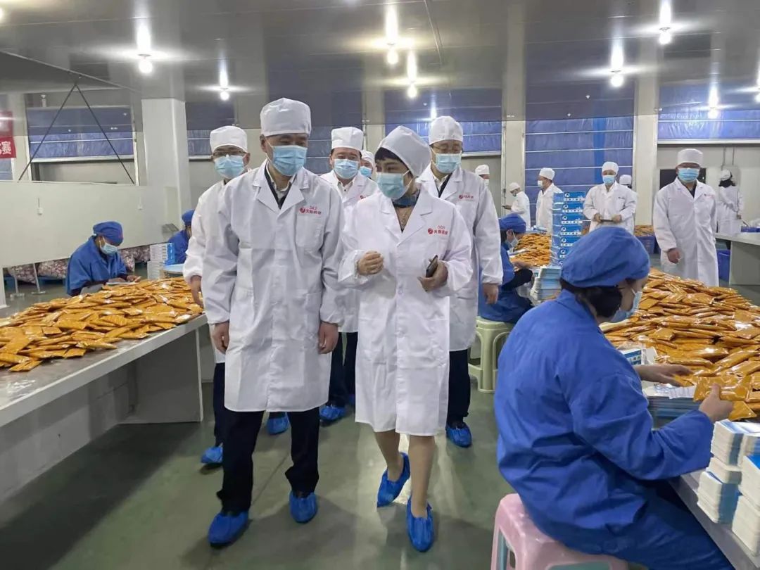 重慶市人大常委會(huì)副主任、黨組成員周旬一行 來天致藥業(yè)調(diào)研(圖2)